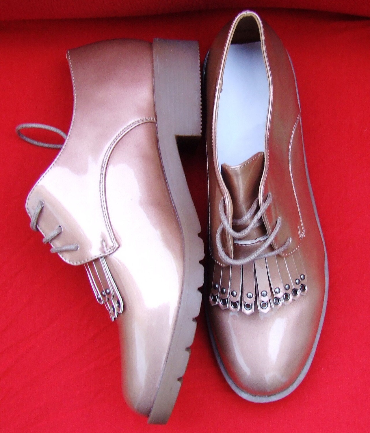Gold wetlook frills brogues
