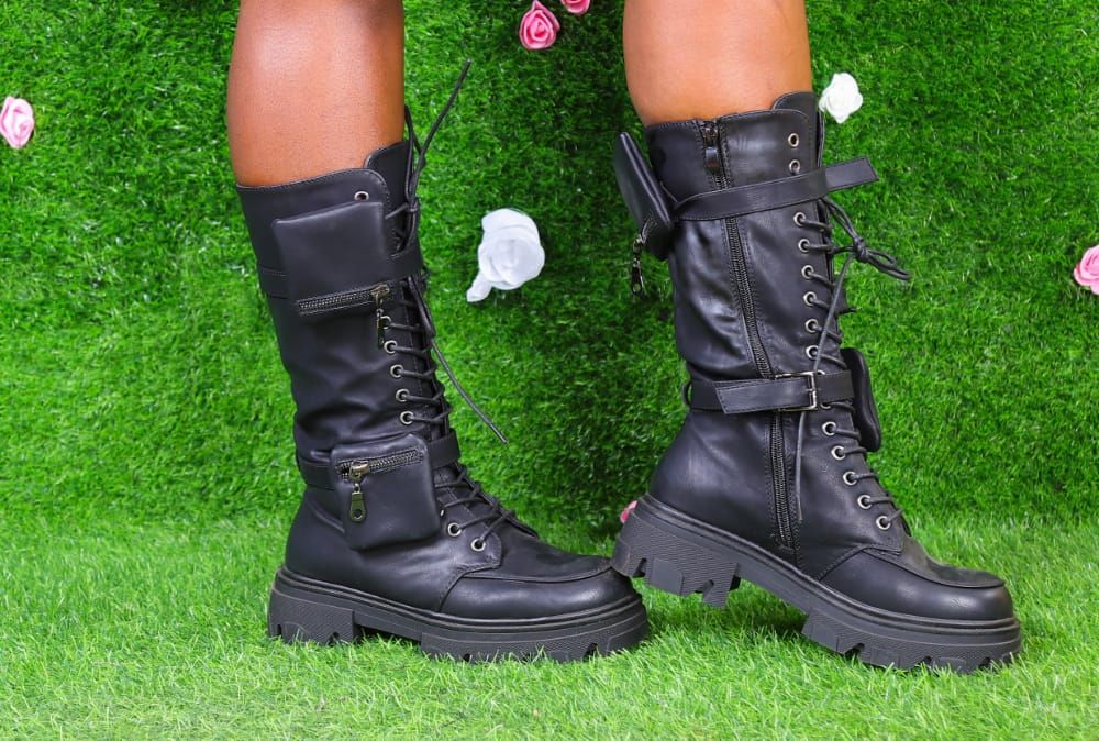 Black double pockets boots