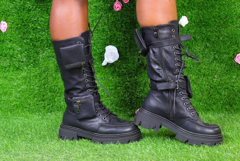 Black double pockets boots