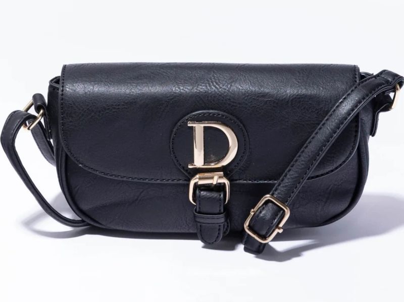 D crossbody bag