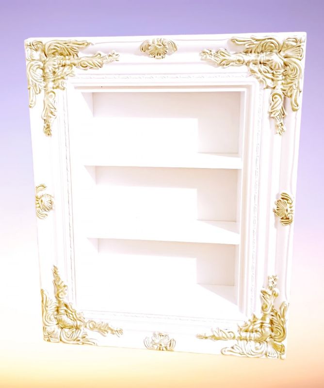 MARNIE  - Small ornate display frame