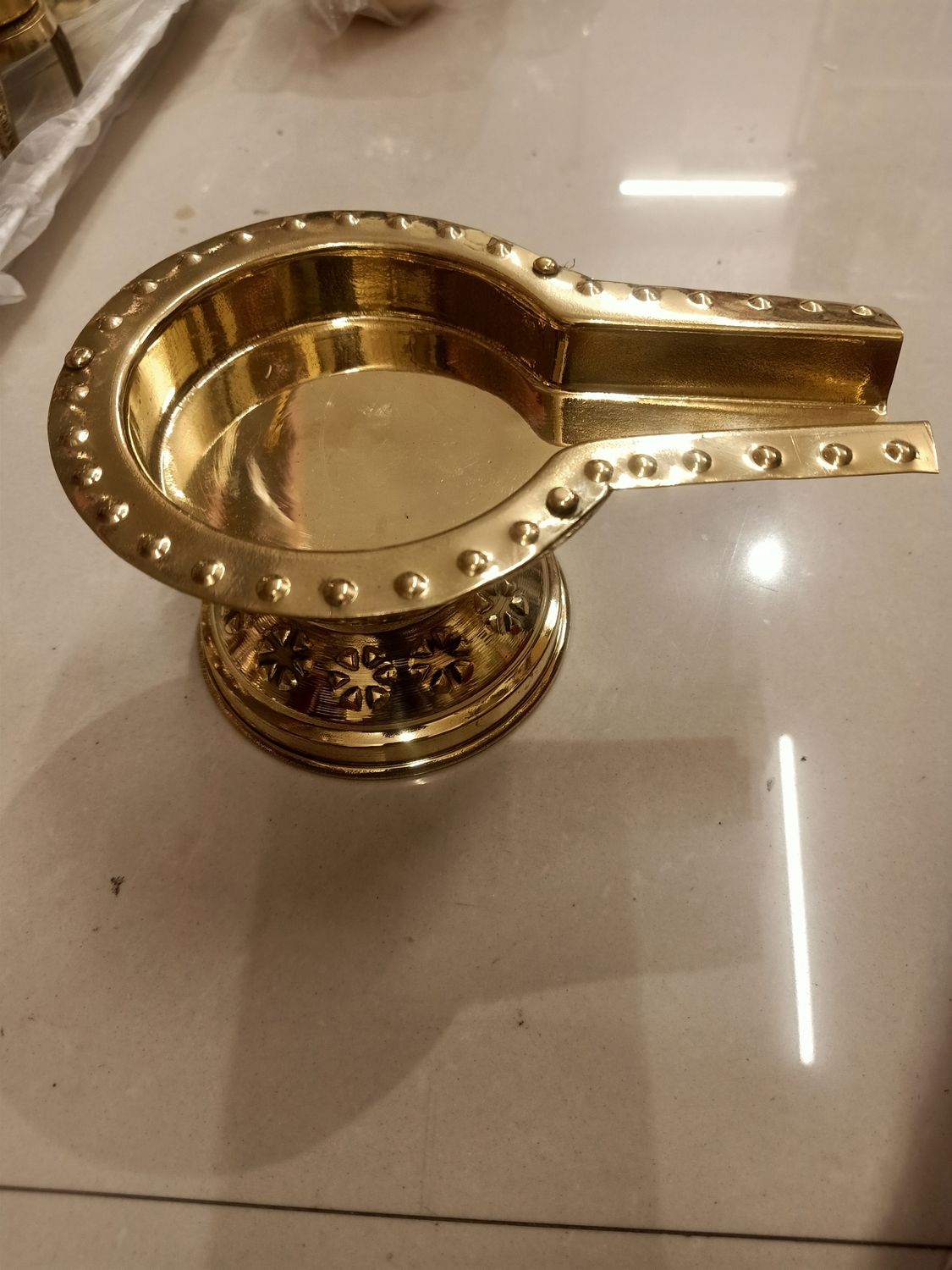 Brass abishakam stand (LW)