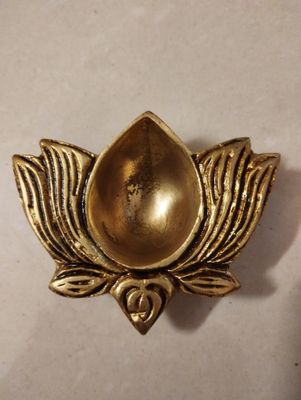 Brass louts diya