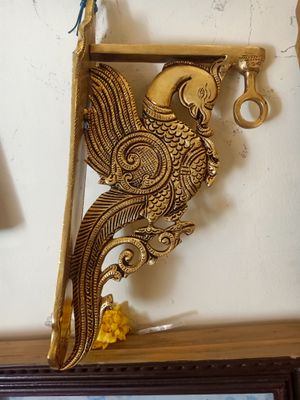 Peacock wall hanging stand