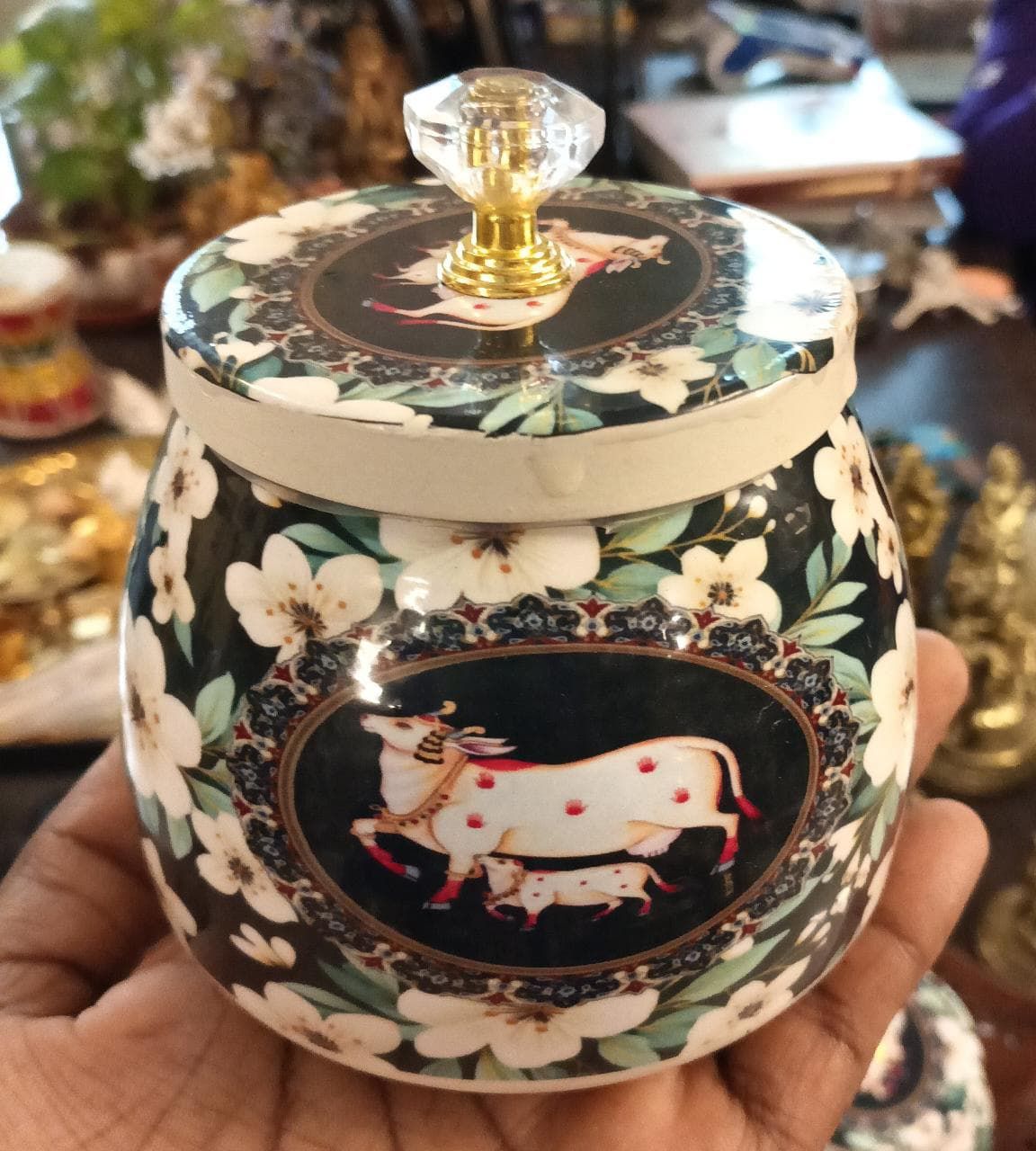 Pichwai container