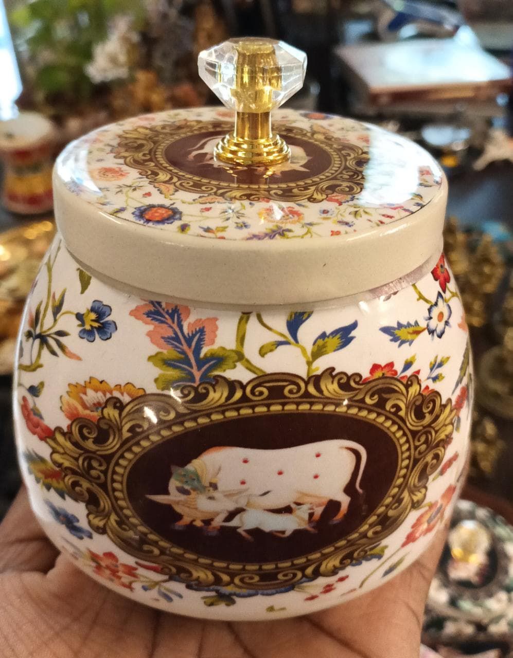 Pichwai container