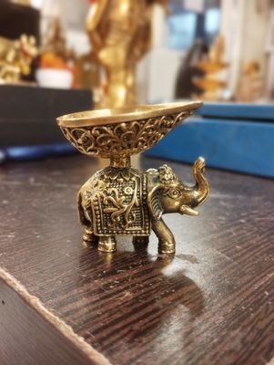 Light weight elephant diya