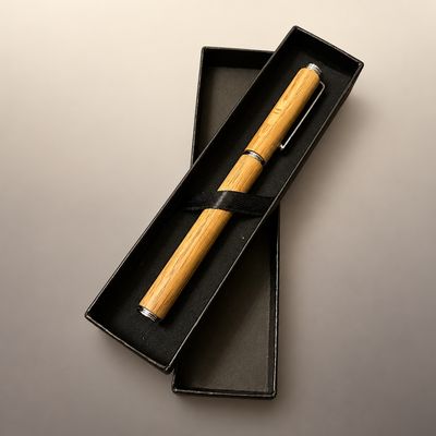 Holzstift «Midi» aus Eiche – mit Geschenkbox