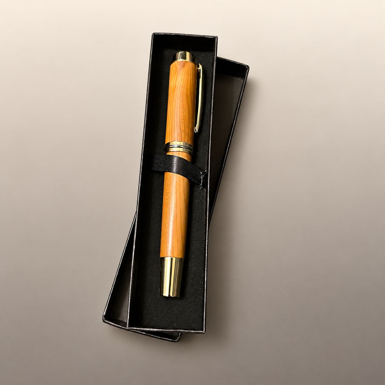 Holzstift «Maxi» aus Kirsche – mit Geschenkbox