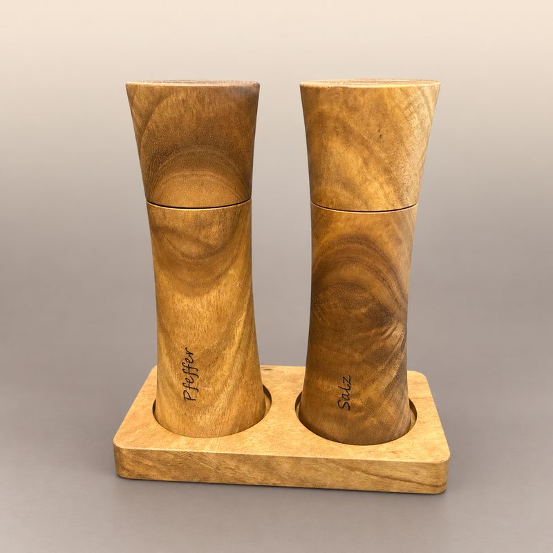 Pfeffer-/Salzmühlen-Set aus Nussbaum (16 cm)