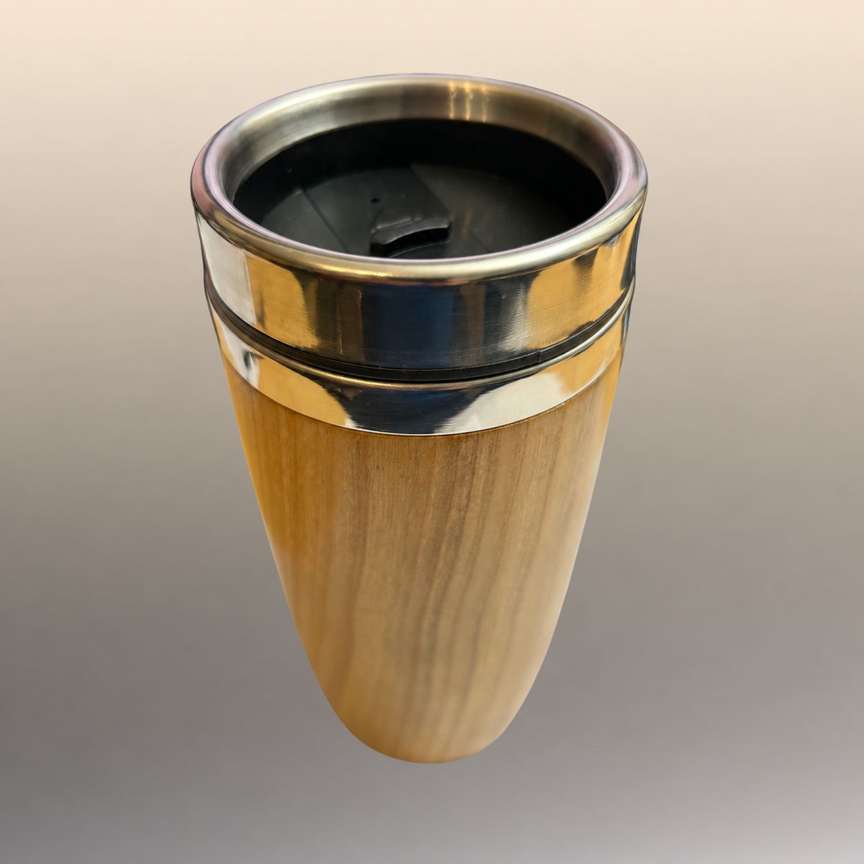 Kaffeebecher für unterwegs aus Kirsche