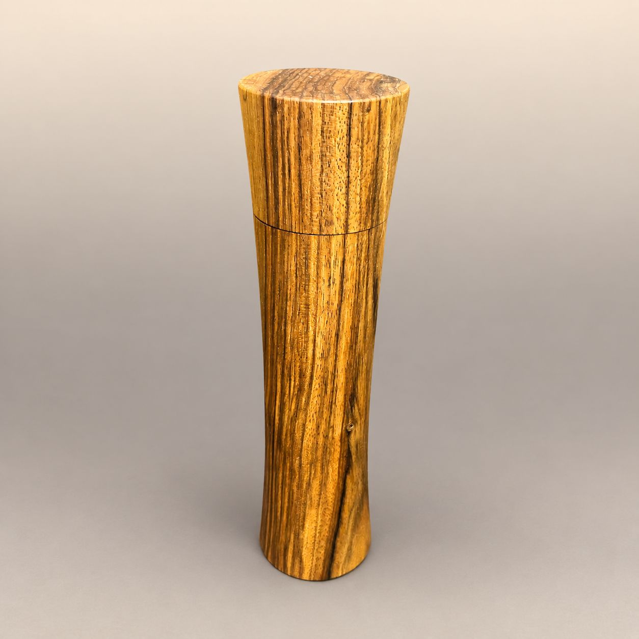 Pfeffer-/Salzmühle aus Nussbaum (22.5 cm)