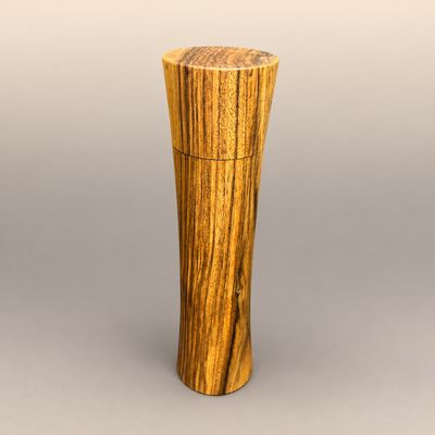 Pfeffer-/Salzmühle aus Nussbaum (22.5 cm)