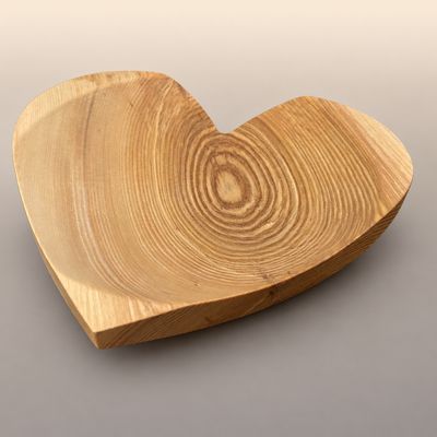 Herzschale aus Esche (28 × 25 cm)