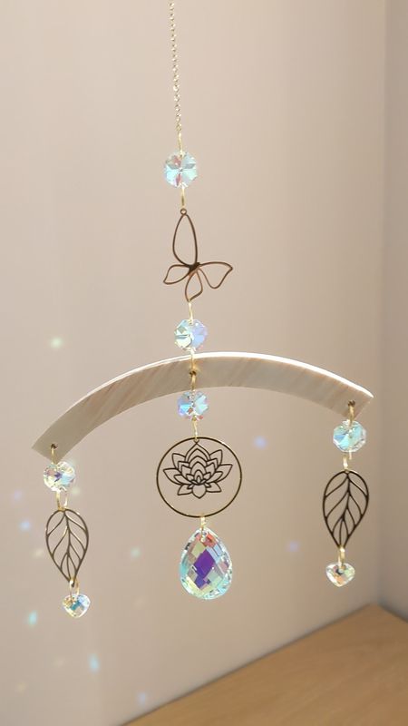 Attrape soleil support bois &quot;papillon et feuilles&quot;