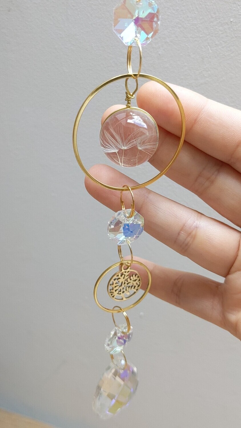 Perle en résine avec de vraies graines de pissenlit à l'intérieur.