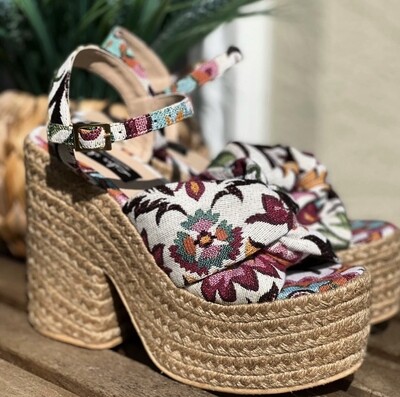 Flower shoes platform