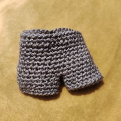 Gehäkelte Hose Grau (für 13 cm Baby Bären).  Dekoartikel