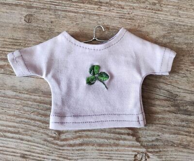 T-Shirt Lila mit Stickerei Klee fuer 23 cm Baeren T-Shirt Lila mit Stickerei Klee fuer 23 cm Baeren
