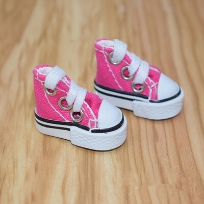 Mini Turnschuhe. Sneaker mit Schnürsenkeln Pink 35 mm (für 13 cm Baby Bären). Dekoartikel