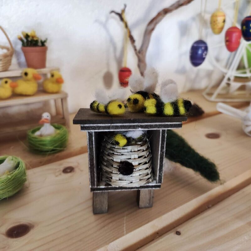 Filzbienen 4 Stk Bienenstock Wichtel Filzbienen 4 Stk Bienenstock Wichtel