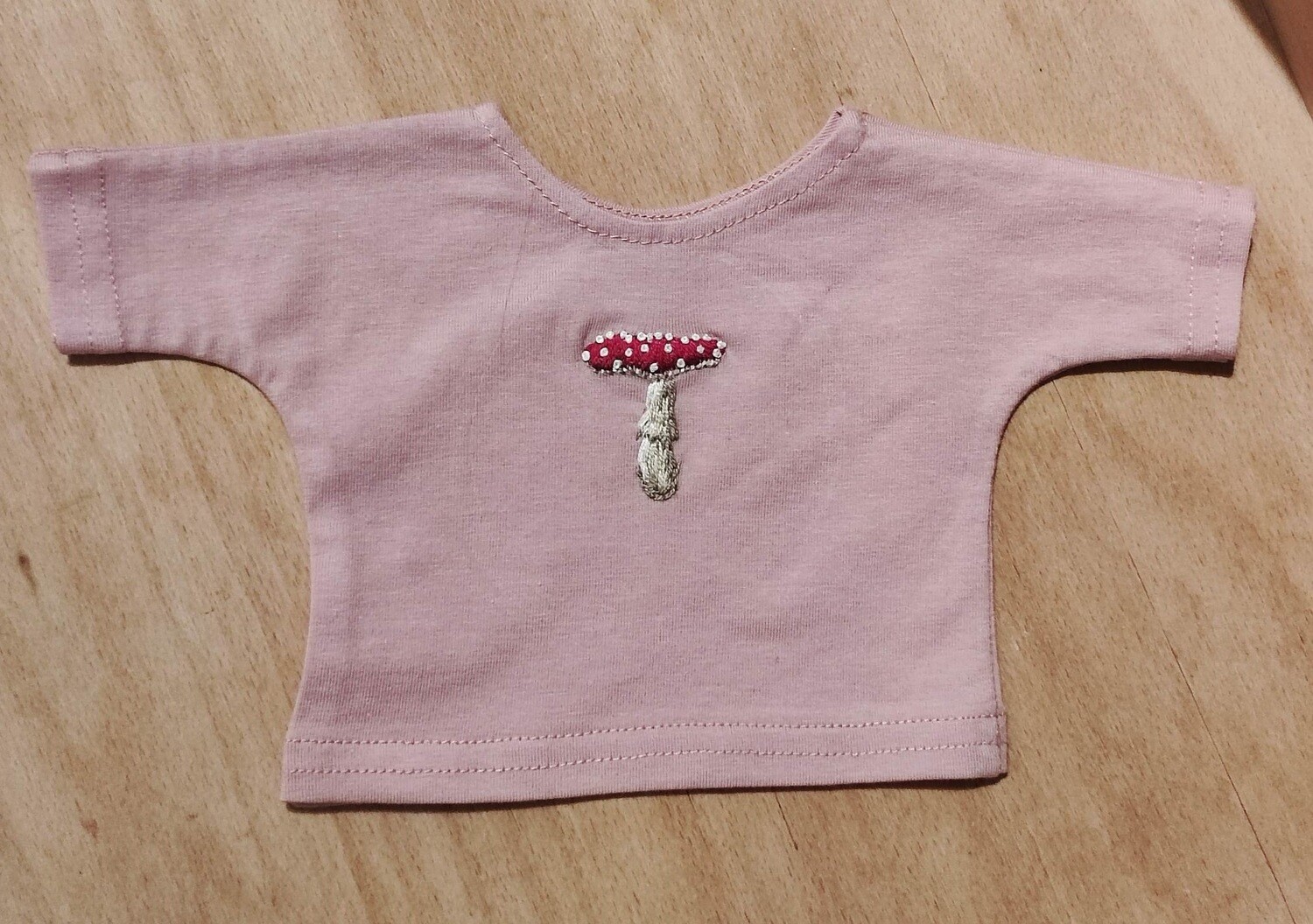 T-Shirt Rosa mit Stickerei. Fliegenpilz  (Limitiert). Für 40 cm Bären. Dekoartikel. Gebraucht.