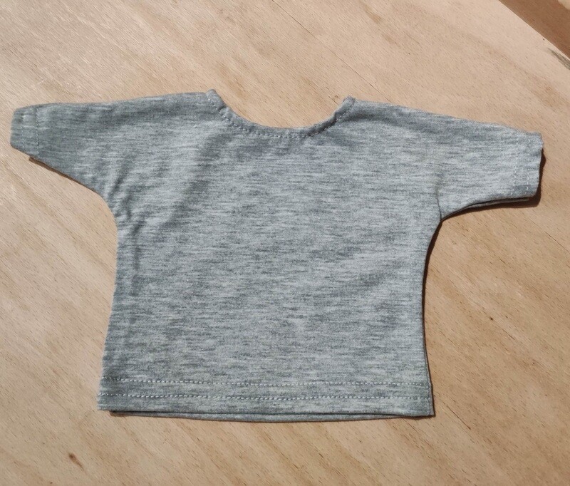 Graues T-Shirt. Für 40 cm Bären. Dekoartikel. Gebraucht Graues T-Shirt. Für 40 cm Bären. Dekoartikel. Gebraucht