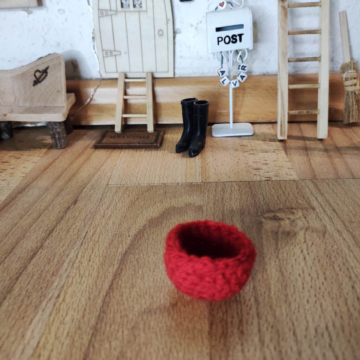 Miniatur Häkelkorb. Rot. Wichteltür Zubehör. Wichtelwelt. Wolle. Dekoartikel