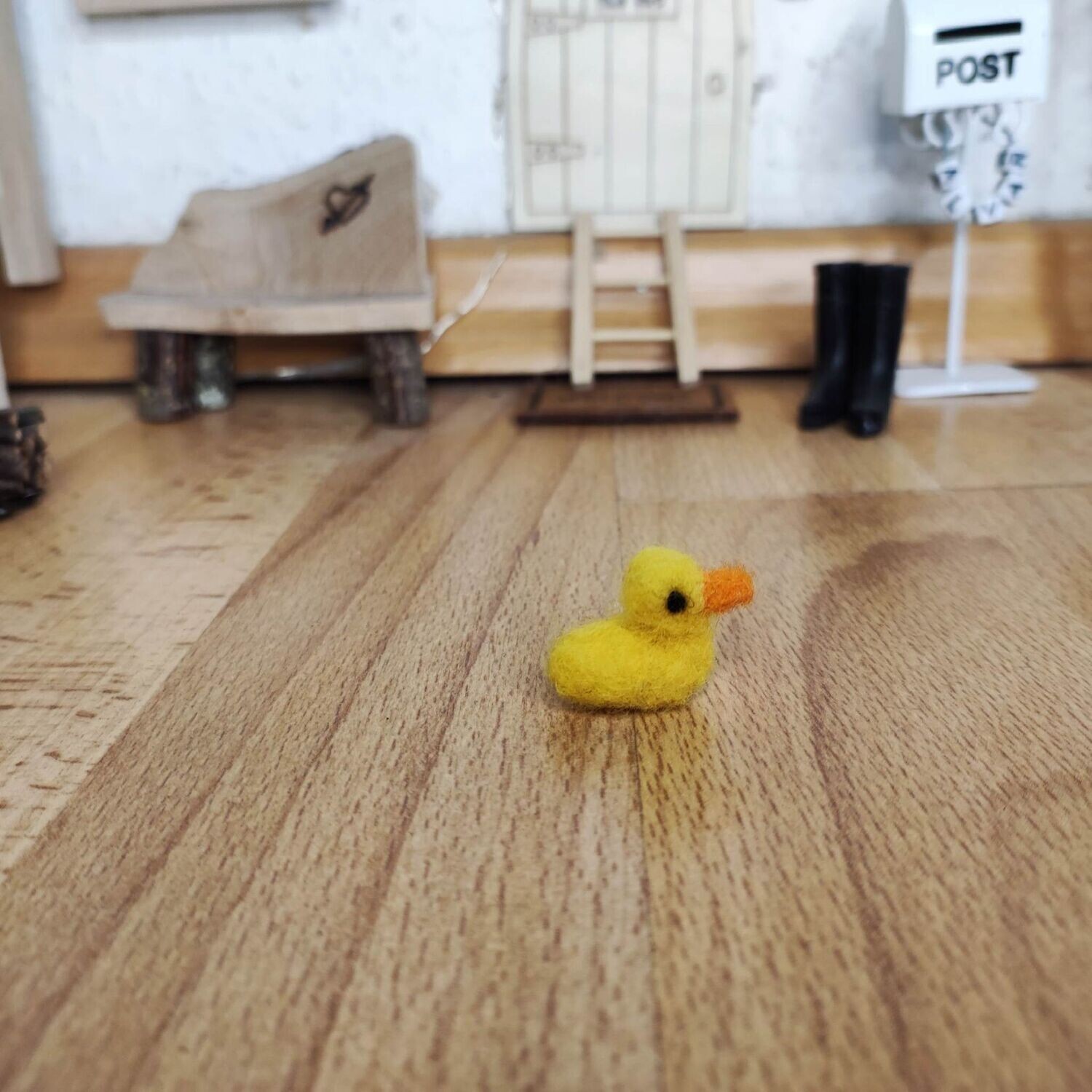Gefilzte kleine Ente. Wolle. Wichteltür Zubehör. Dekoartikel