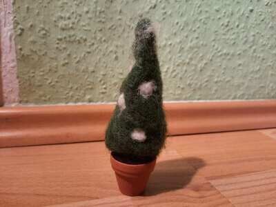 Gefilzter Miniatur Weihnachtsbaum. Wichteltür Zubehör. Weihnachtsdeko.  Wolle. Dekoartikel
