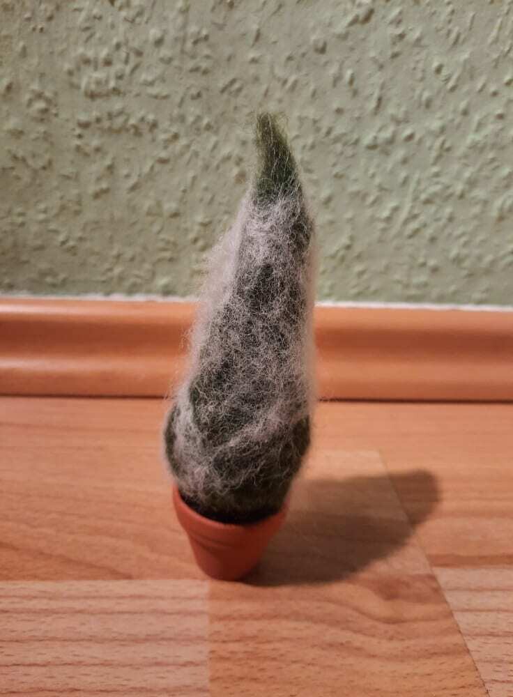 Gefilzter Miniatur Weihnachtsbaum zur Deko von Wichteltüren. Weihnachtsdeko.  Wolle. Dekoartikel