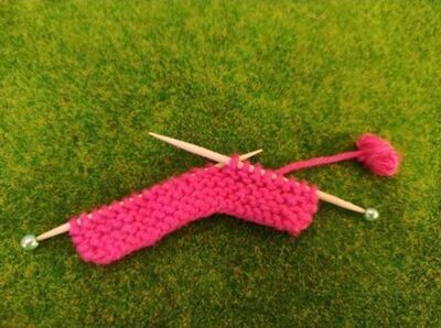 Miniatur Strickzeug Pink