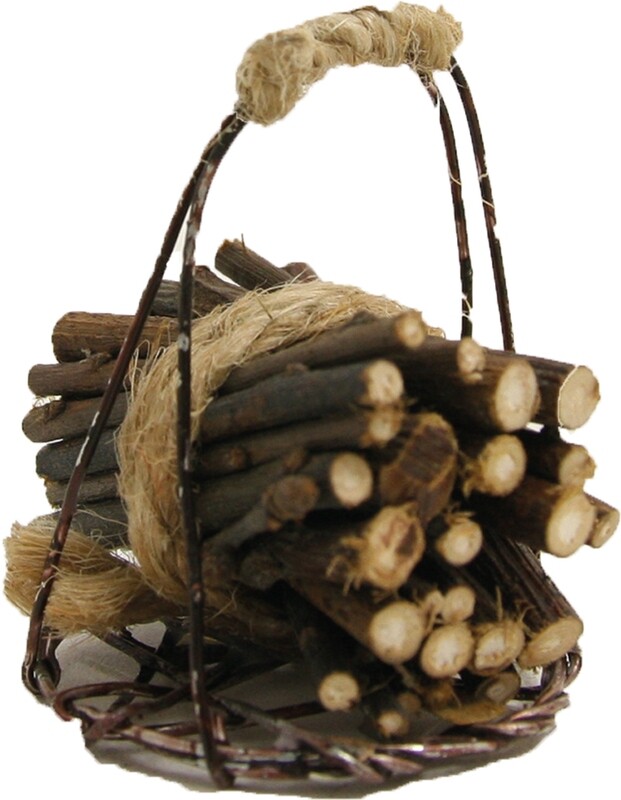 Miniatur Korb mit Reisig. Holzkorb. Wichteltür Zubehör. Krippenzubehör. Dekoartikel