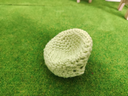 Miniatur Sitzkissen 5 cm. Häkelkissen Mintgrün. Wichteltür Zubehör. Feentür. Baumwolle. Dekoartikel