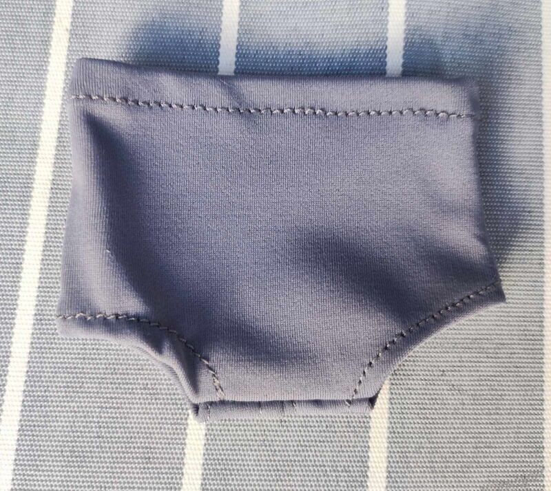 Badehose grau (für 23 cm Bären). Dekorartikel. Gebraucht Badehose grau (für 23 cm Bären). Dekorartikel. Gebraucht