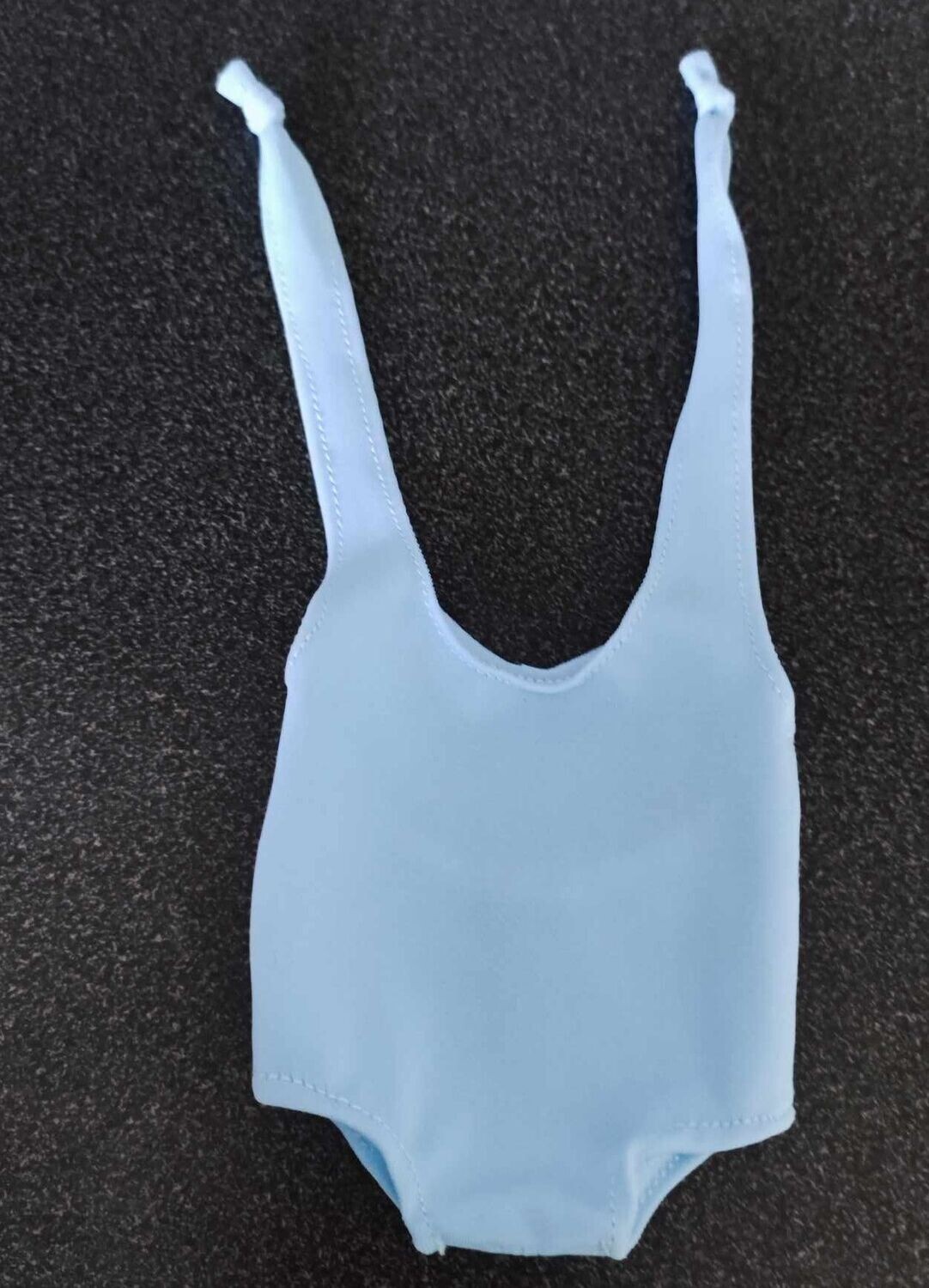 Badeanzug hellblau mit Trägern zum Binden (für 23 cm Bären). Dekoartikel. Gebraucht
