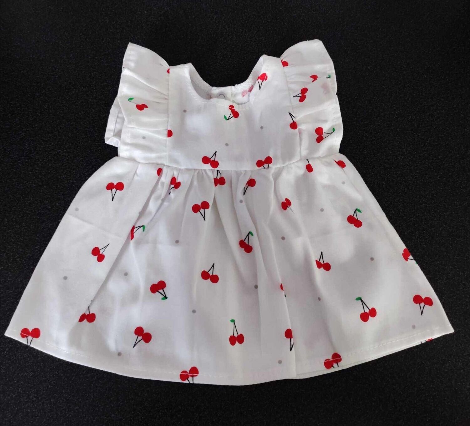 Weißes Kleid mit Kirschmuster (für 40 cm Bären). Baumwolle. Dekoartikel. Gebraucht