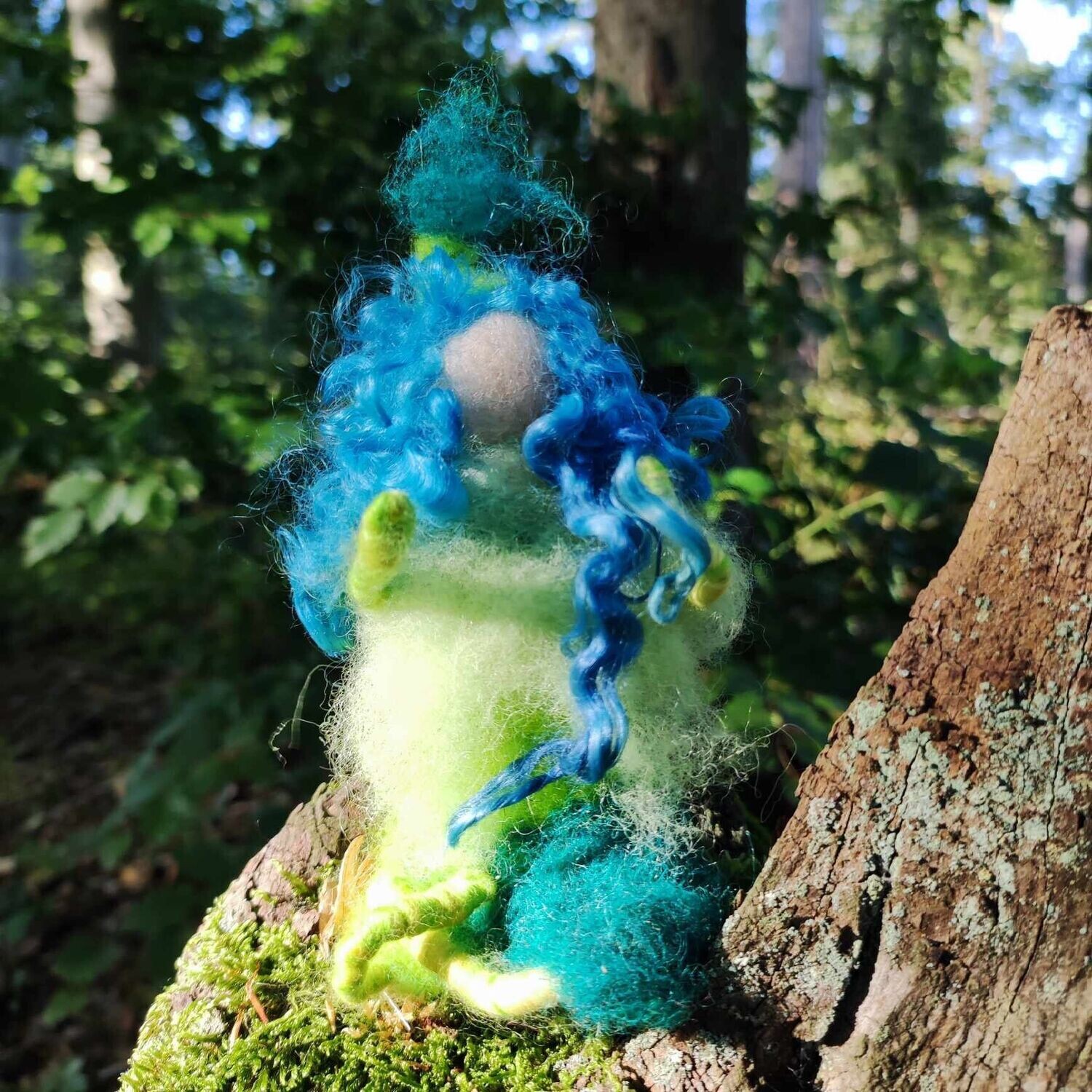 Gefilzte Elfe Aquarius. Wichtelwald. Märchenwolle.. Dekoartikel