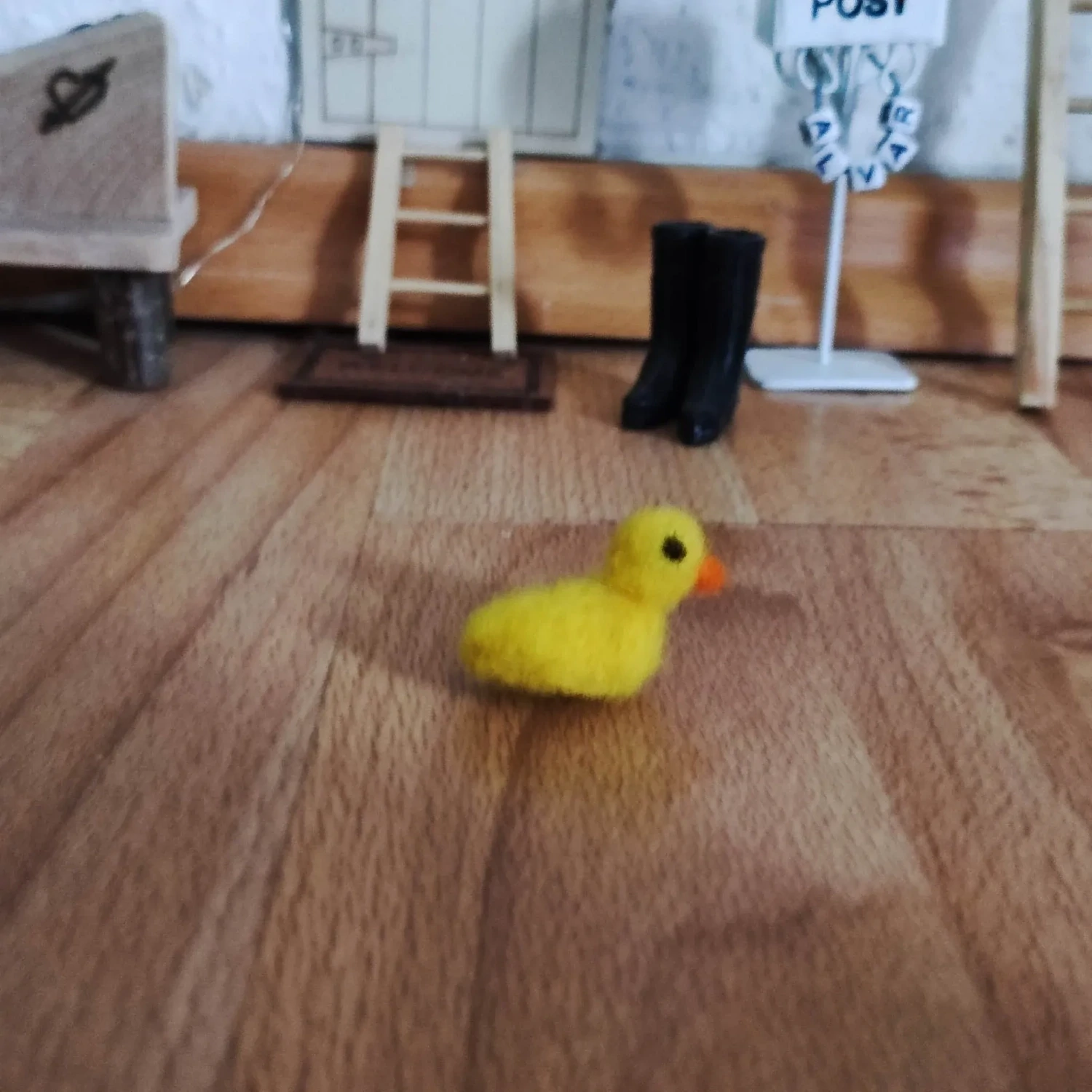 Mini Filzente. Ente gefilzt. Filztier. Wolle. Märchenwolle. Wichteltür Zubehör. Miniaturen 1zu12. Dekoartikel