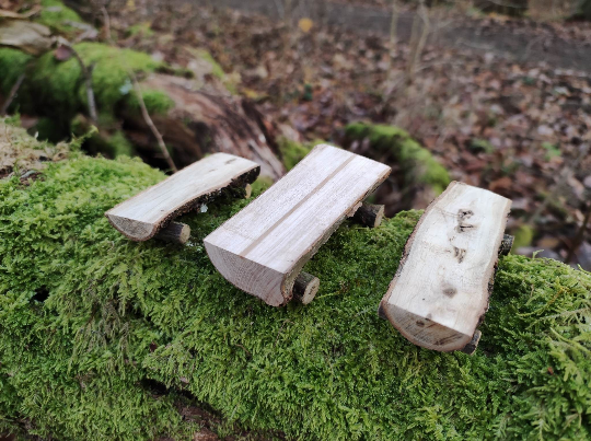 Miniatur Tisch lang mit 2 Bänken aus Holz. Tischset. Wichteltür Zubehör. Dekoartikel