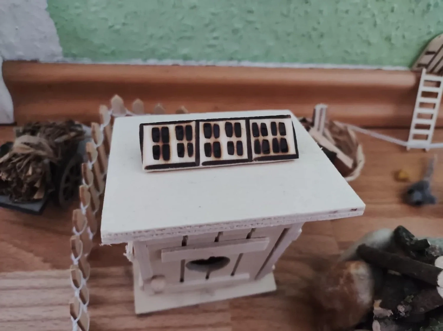 Miniatur Solarpanel aus Holz. Wichteltür Zubehör. Dekoartikel