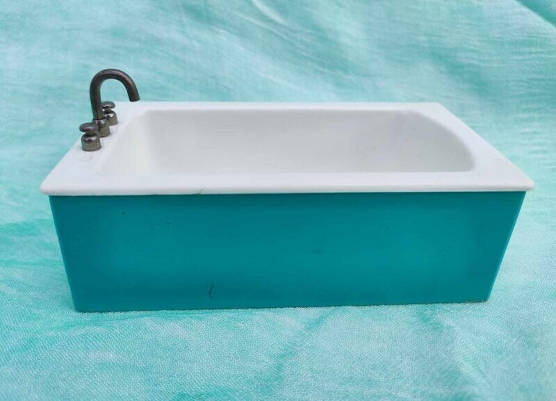 Vintage Puppenstuben Badewanne. Dekoartikel Vintage Puppenstuben Badewanne. Dekoartikel