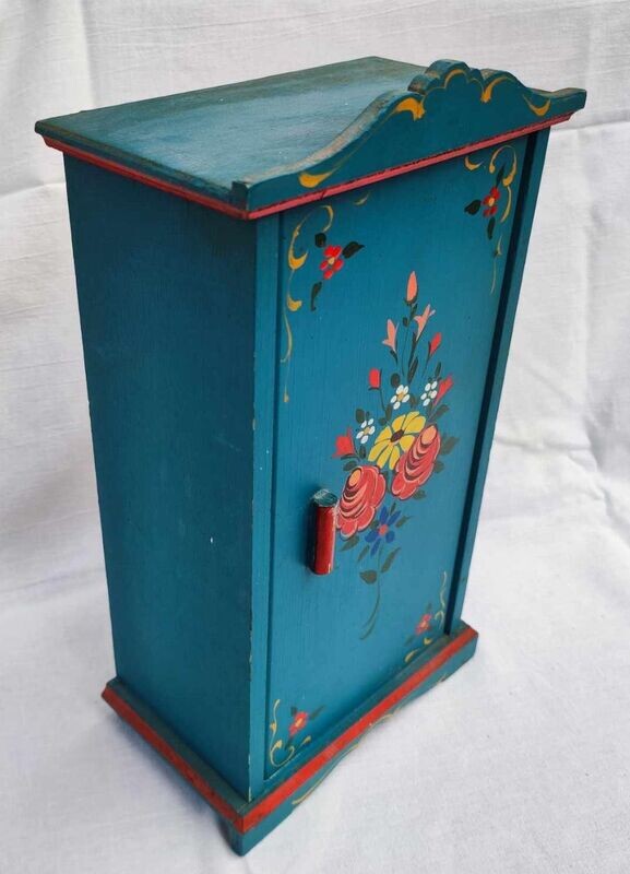 Vintage Puppenstuben Bauernschrank bemalt groß. Dekoartikel Vintage Puppenstuben Bauernschrank bemalt groß. Dekoartikel