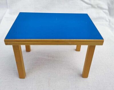 Vintage Puppenstuben Tisch Blau. Dekoartikel Vintage Puppenstuben Tisch Blau. Dekoartikel