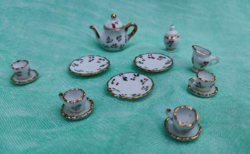 Miniatur Keramik Kaffeeservice Kirsche. Wichteltür und Puppenstube. Dekoartikel