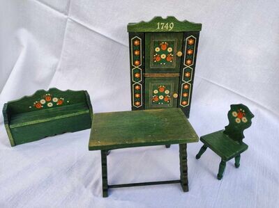 Vintage Puppenstuben Möbel Set grün. Dekoartikel Vintage Puppenstuben Möbel Set grün. Dekoartikel
