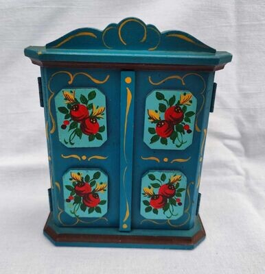 Vintage Puppenstuben Bauernschrank bemalt. Dekoartikel Vintage Puppenstuben Bauernschrank bemalt. Dekoartikel