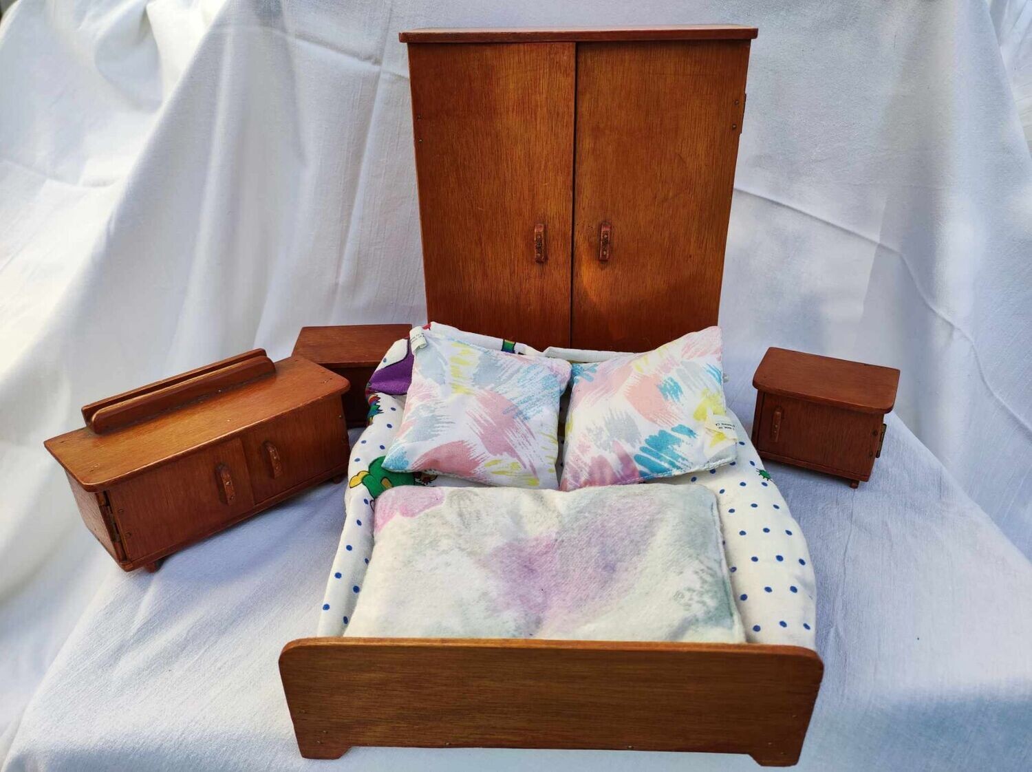 Vintage Puppenstuben Schlafzimmer Möbel. Seltenes Fundstück. Dekoartikel