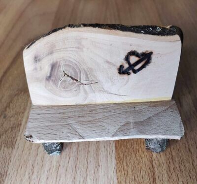 Miniatur Bank aus Holz mit Herz. Holzbank. Wichteltür Zubehör. Dekoartikel