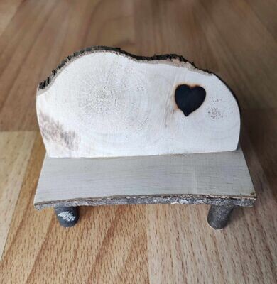 Miniatur Bank aus Holz mit Herz. Holzbank. Wichteltür Zubehör. Dekoartikel